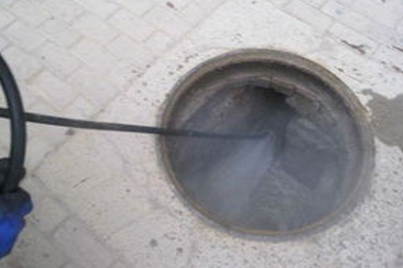 赣州章贡水东管道的维修/管道通马桶
